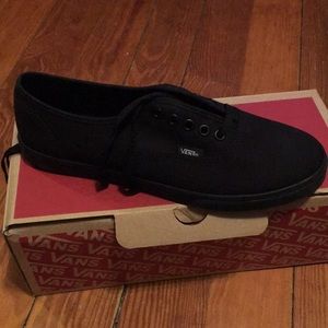 Never worn black vans- women’s size 9